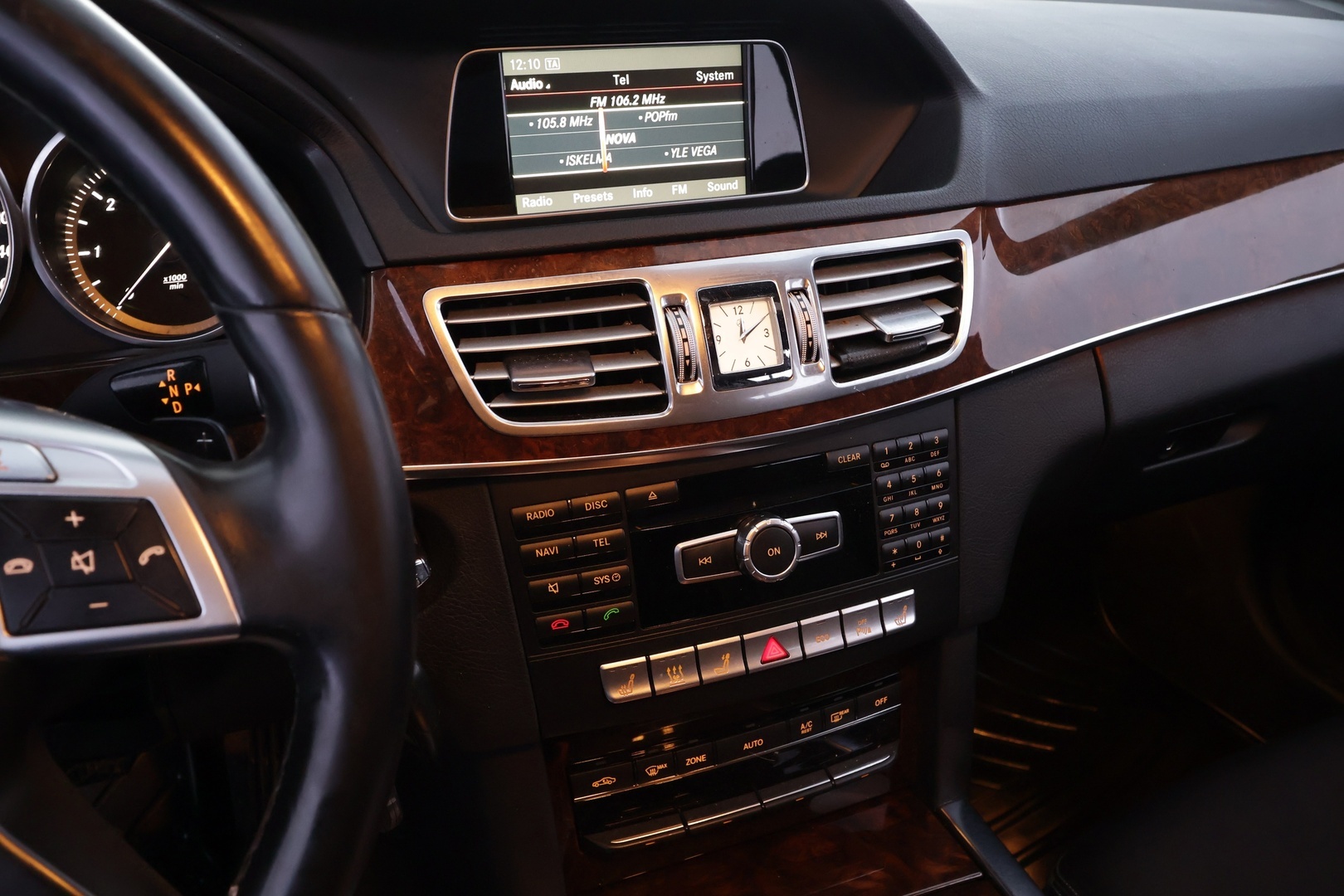 MERCEDES-BENZ E 2013