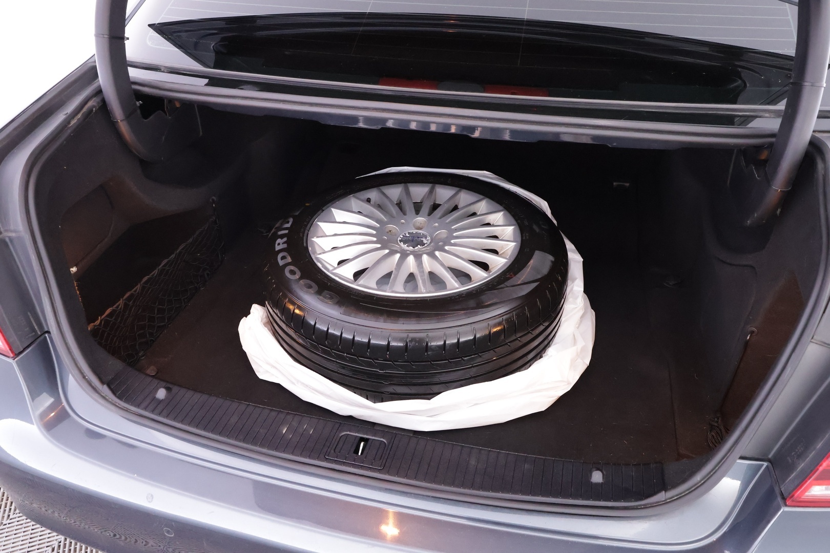 MERCEDES-BENZ E 2013