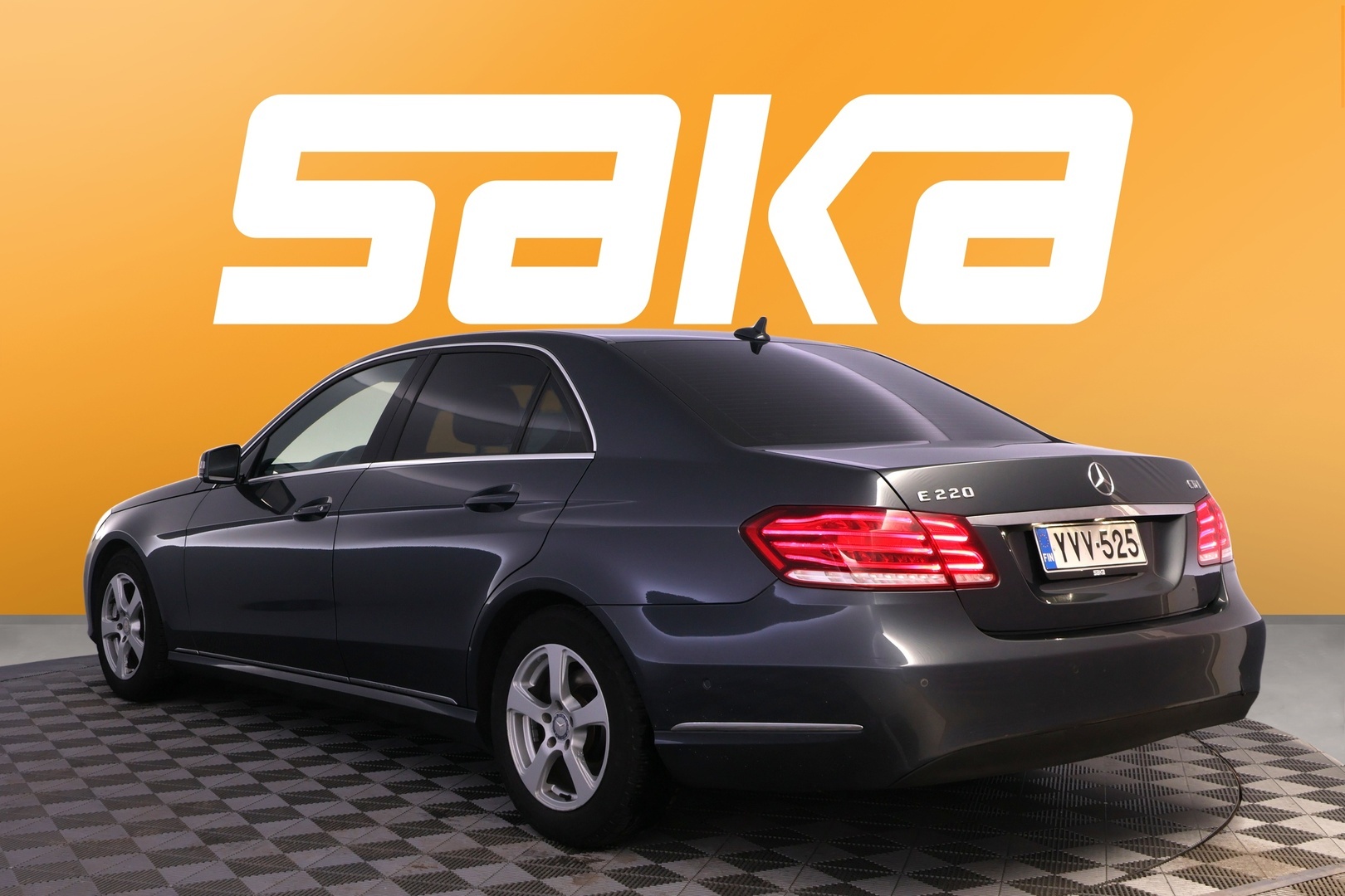 MERCEDES-BENZ E 2013