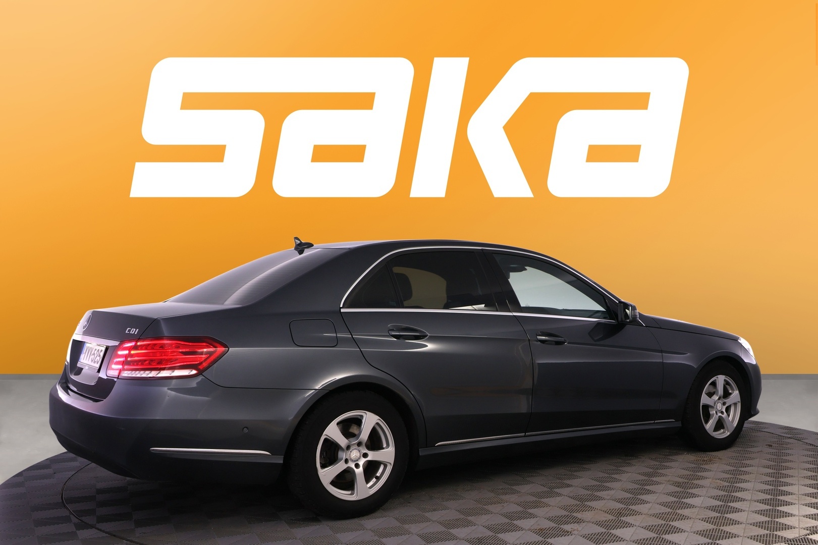 MERCEDES-BENZ E 2013