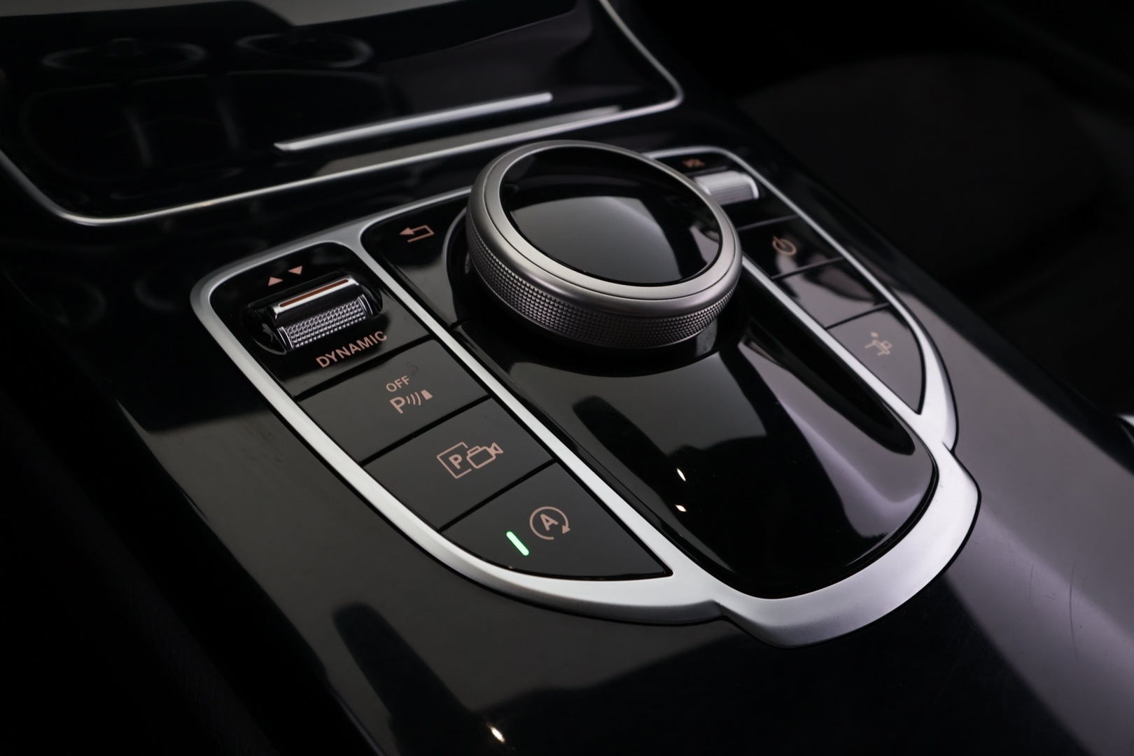 MERCEDES-BENZ C 2020