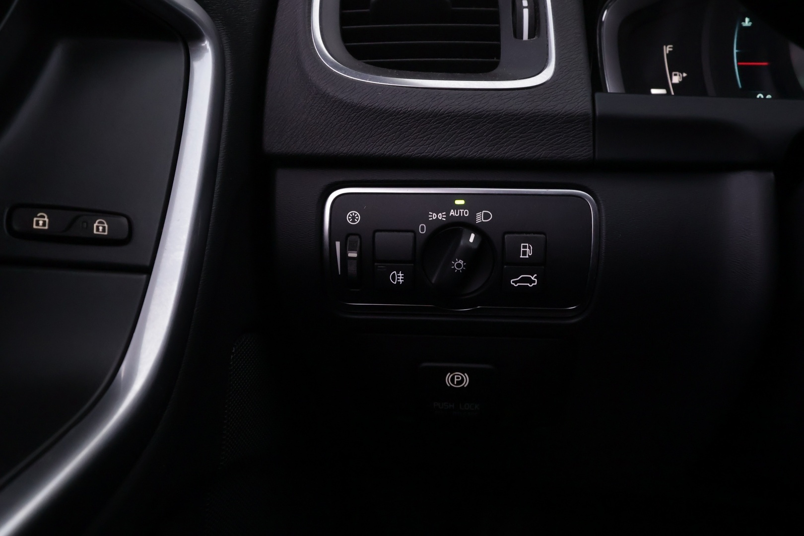 VOLVO V60 2014