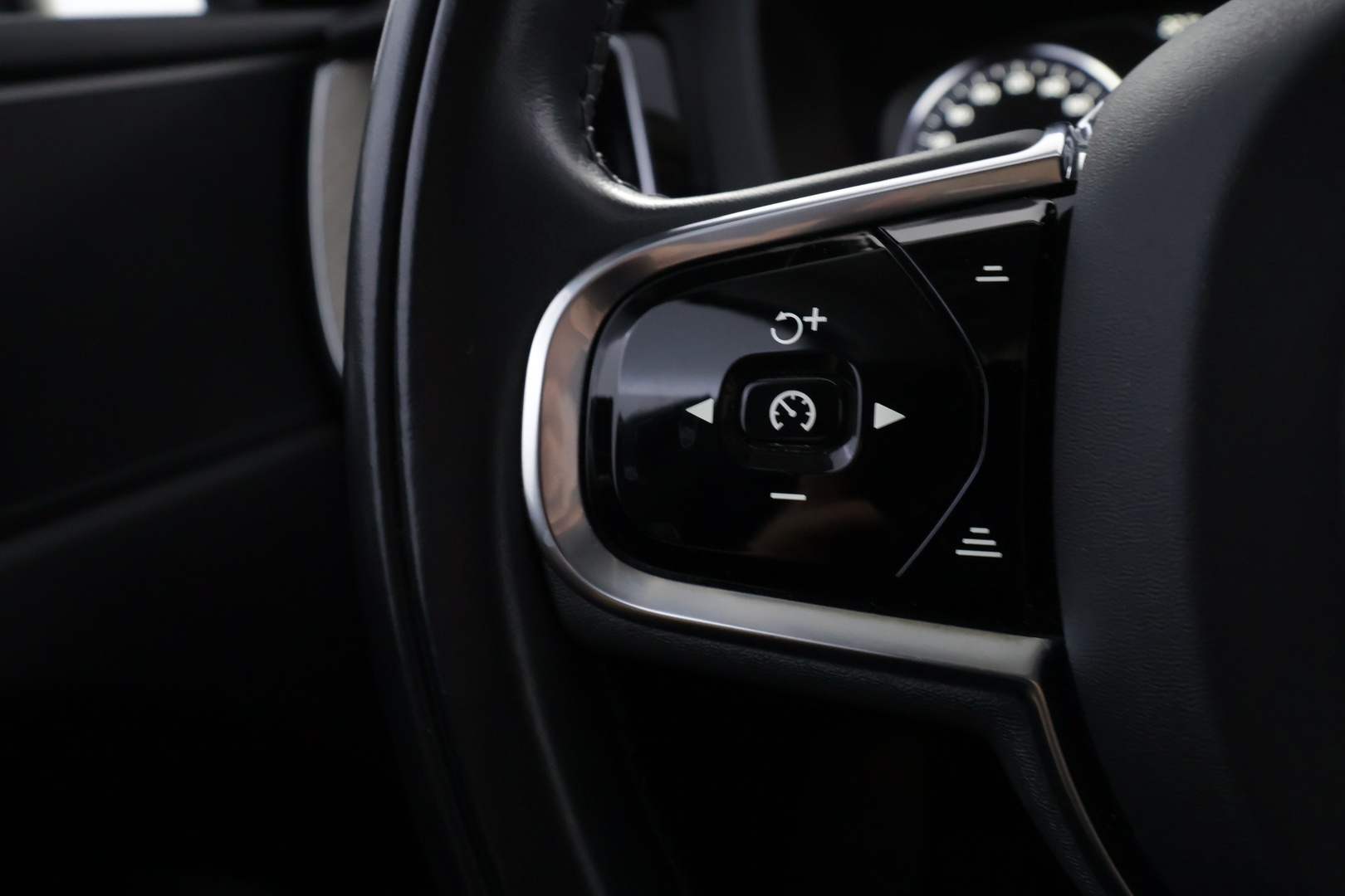 VOLVO XC60 2021