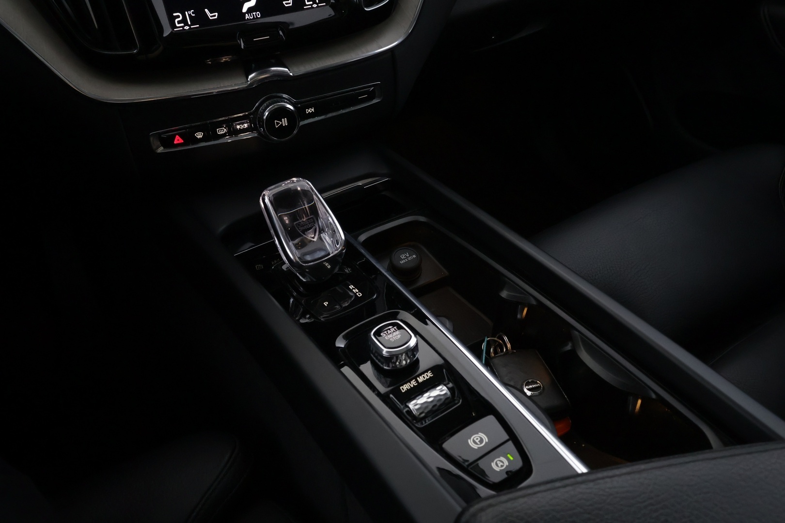 VOLVO XC60 2021