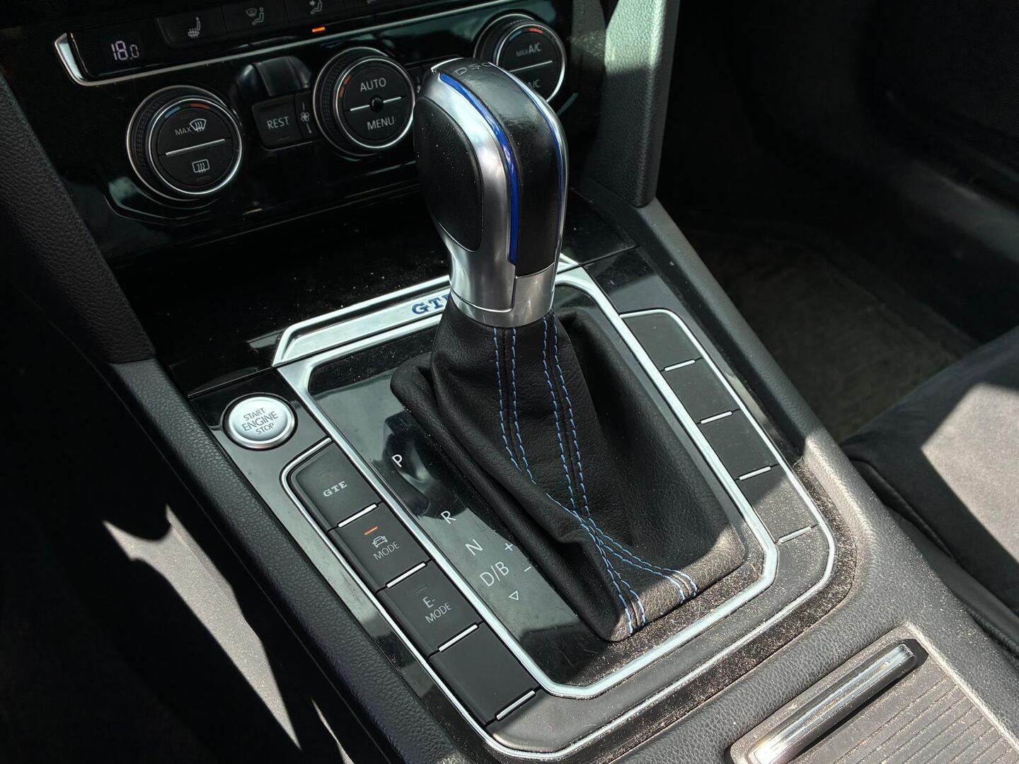 VOLKSWAGEN Passat 2018