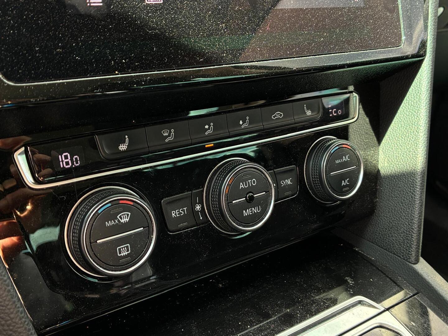 VOLKSWAGEN Passat 2018