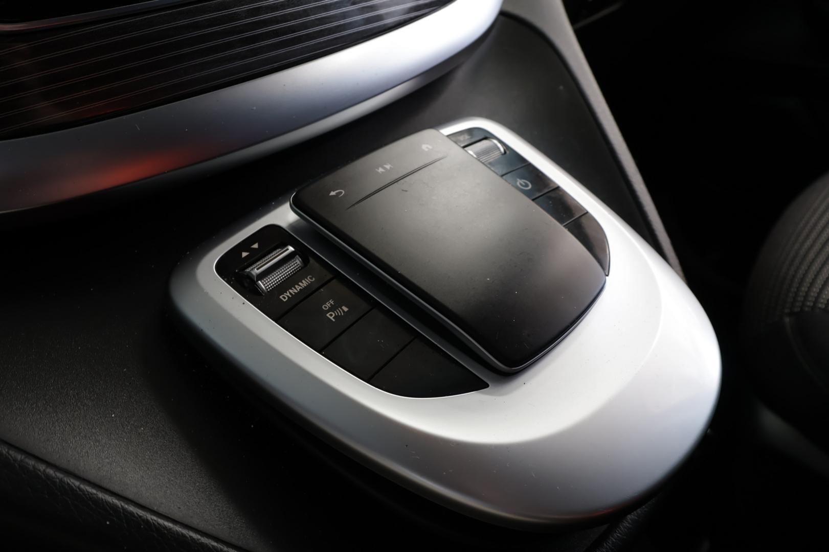 MERCEDES-BENZ EQV 2021