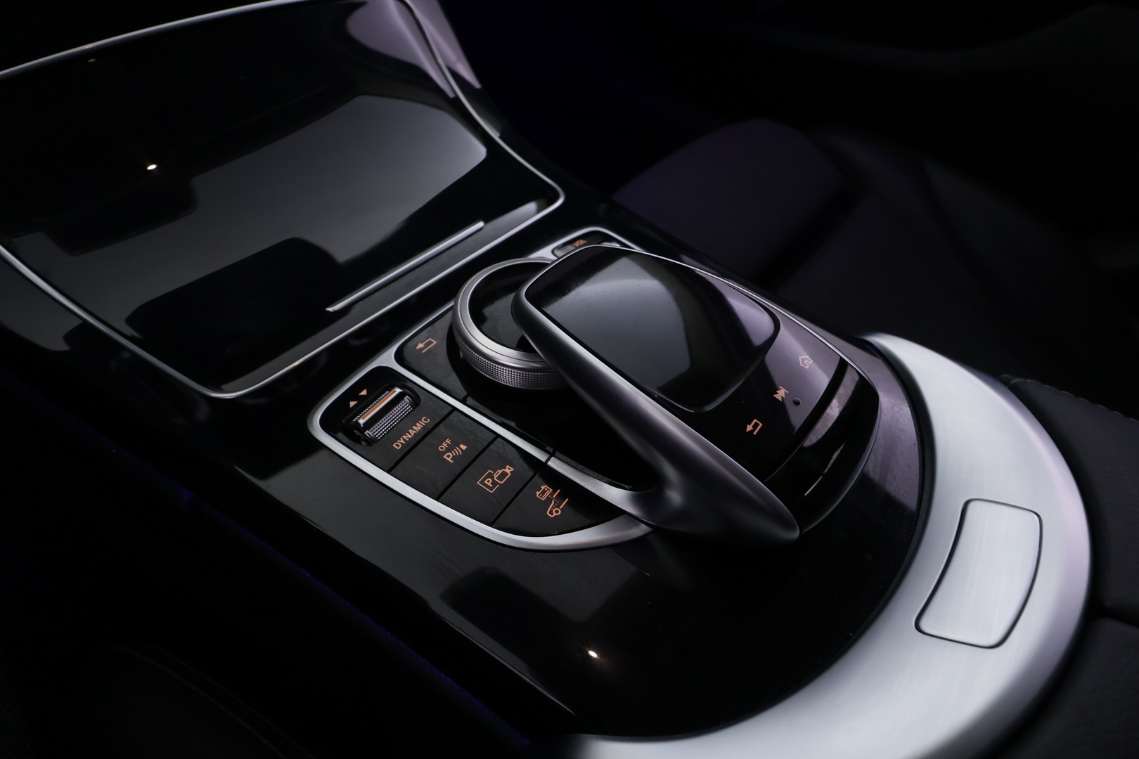 MERCEDES-BENZ C 2020