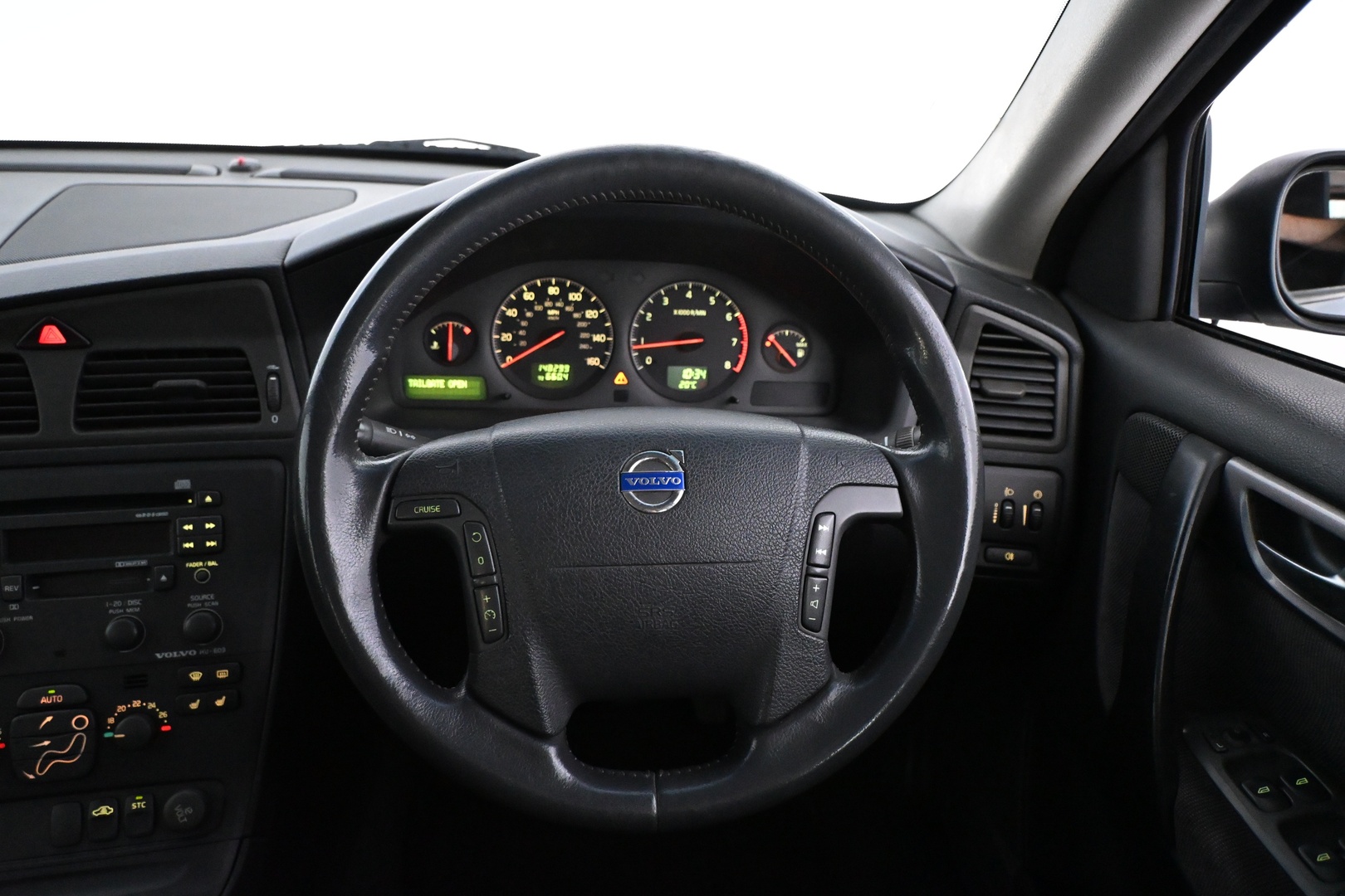 VOLVO V70 2003