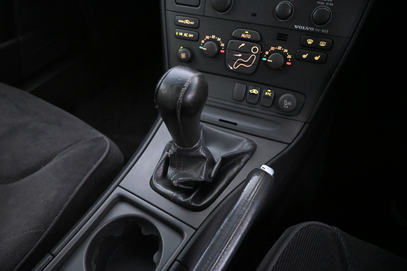 VOLVO V70 2003
