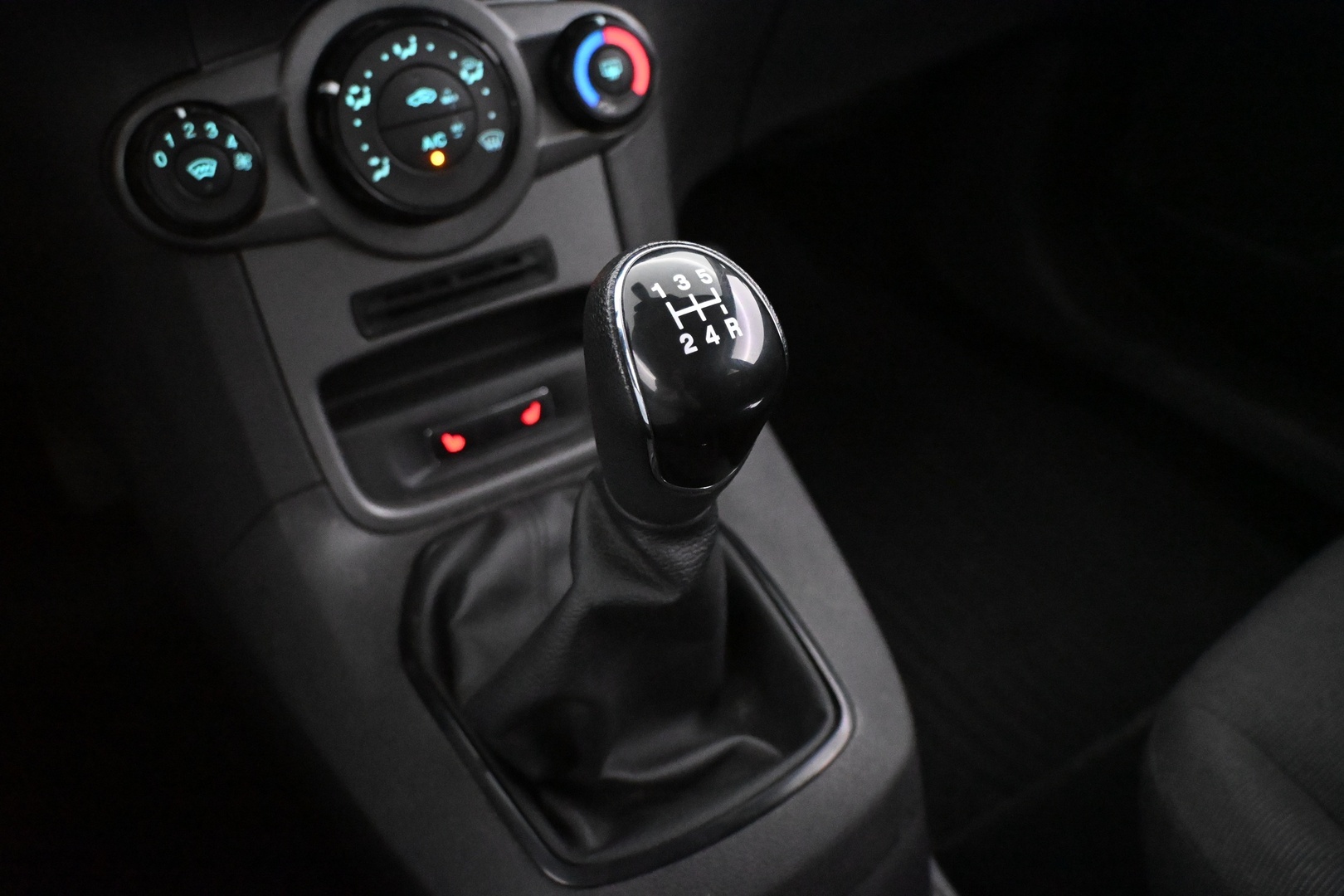 FORD Fiesta Van 2014