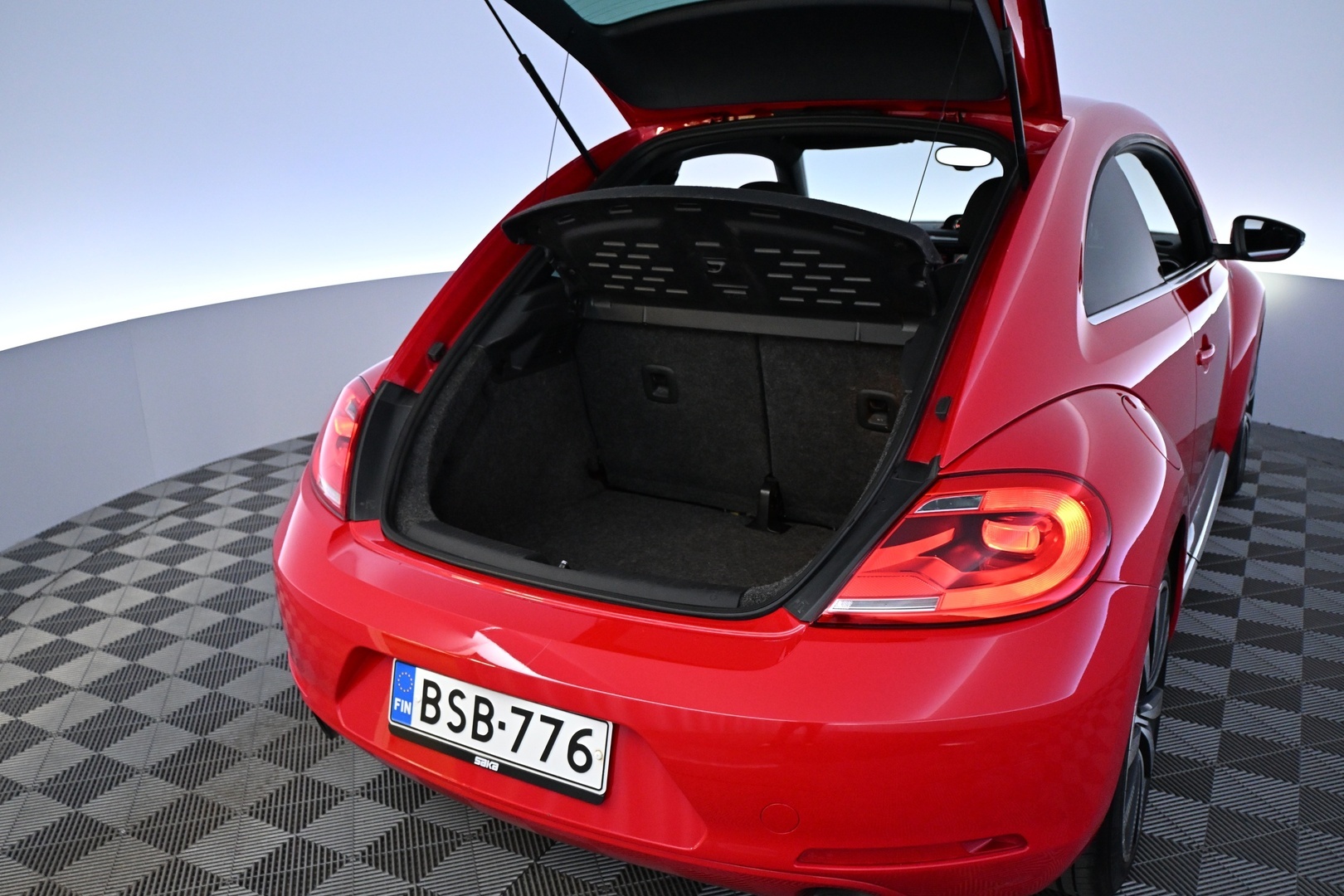 VOLKSWAGEN Beetle 2012