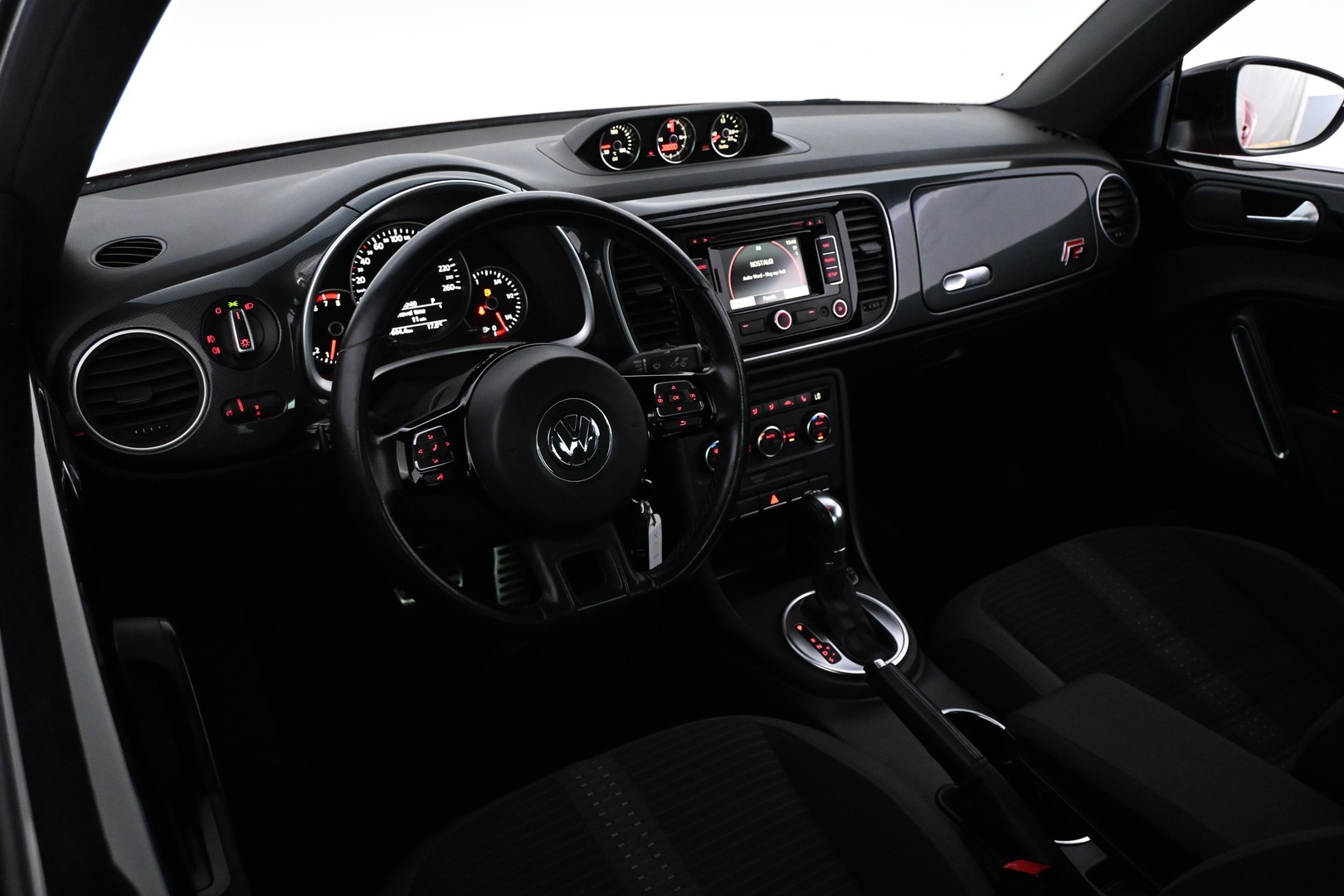 VOLKSWAGEN Beetle 2012