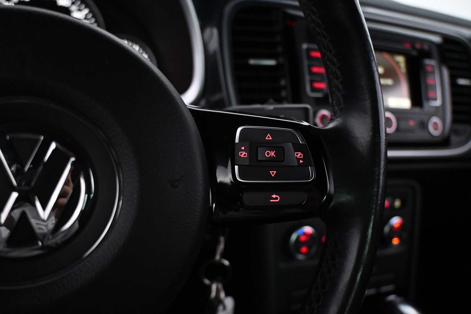 VOLKSWAGEN Beetle 2012