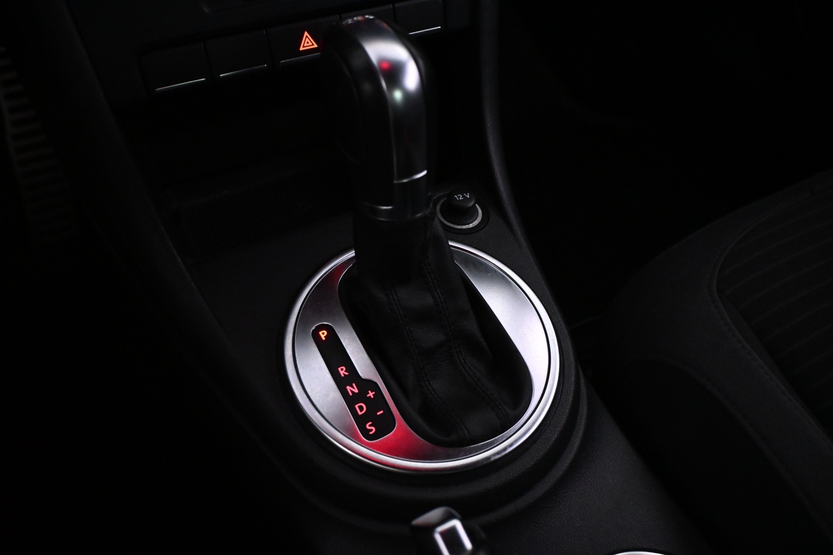 VOLKSWAGEN Beetle 2012
