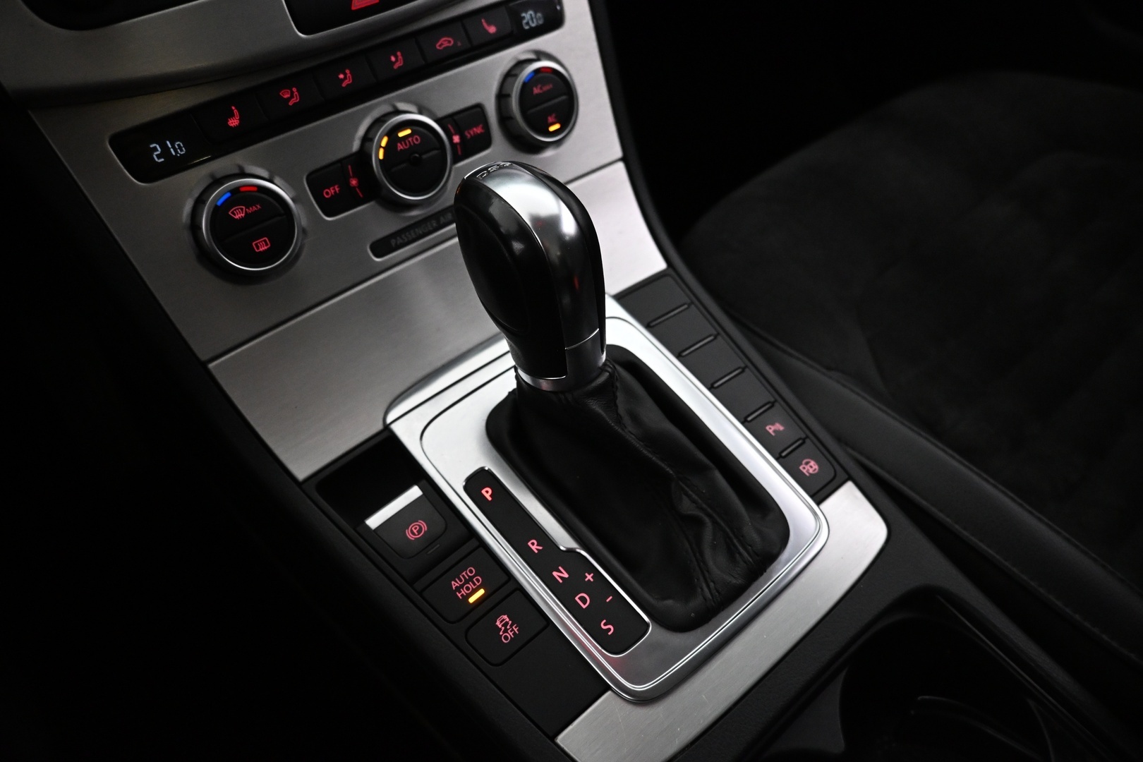 VOLKSWAGEN Passat 2012