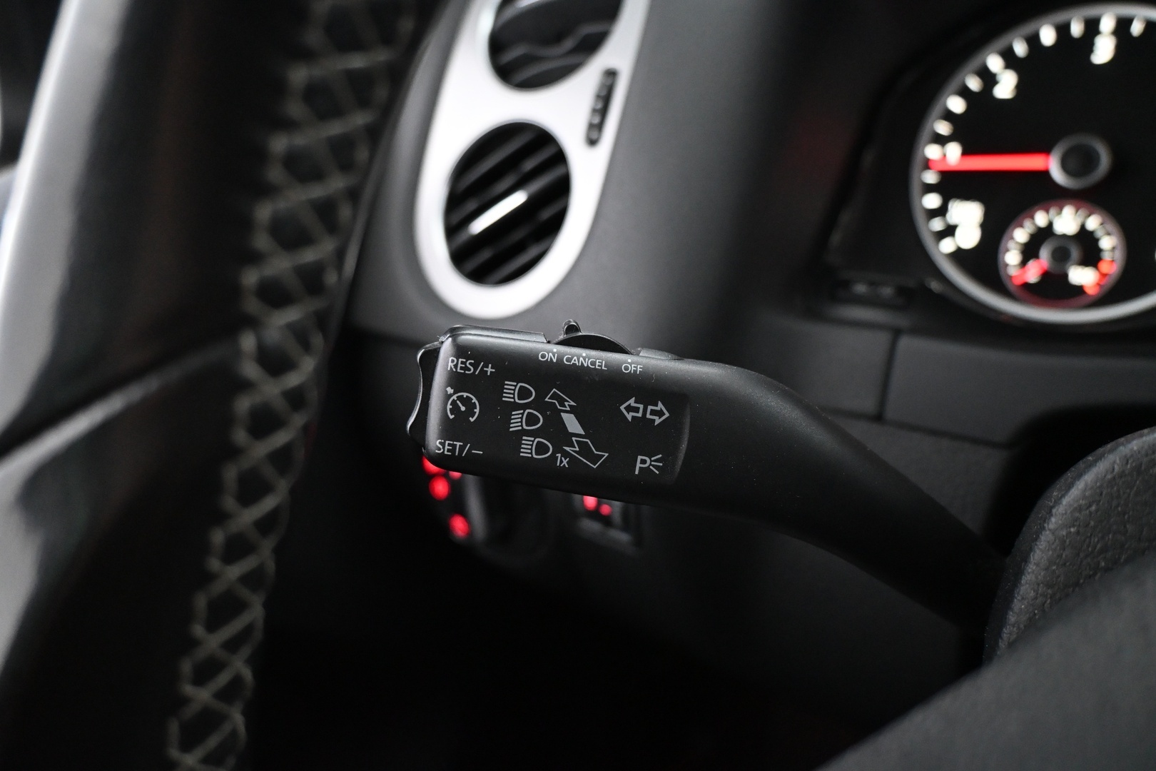 VOLKSWAGEN Tiguan 2015