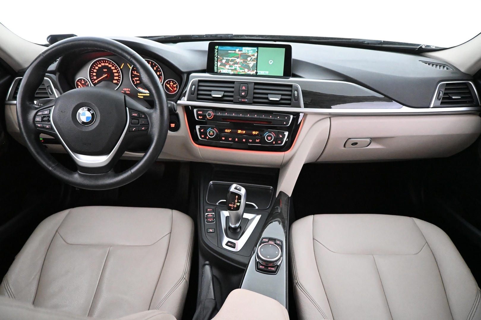 BMW 330 2016