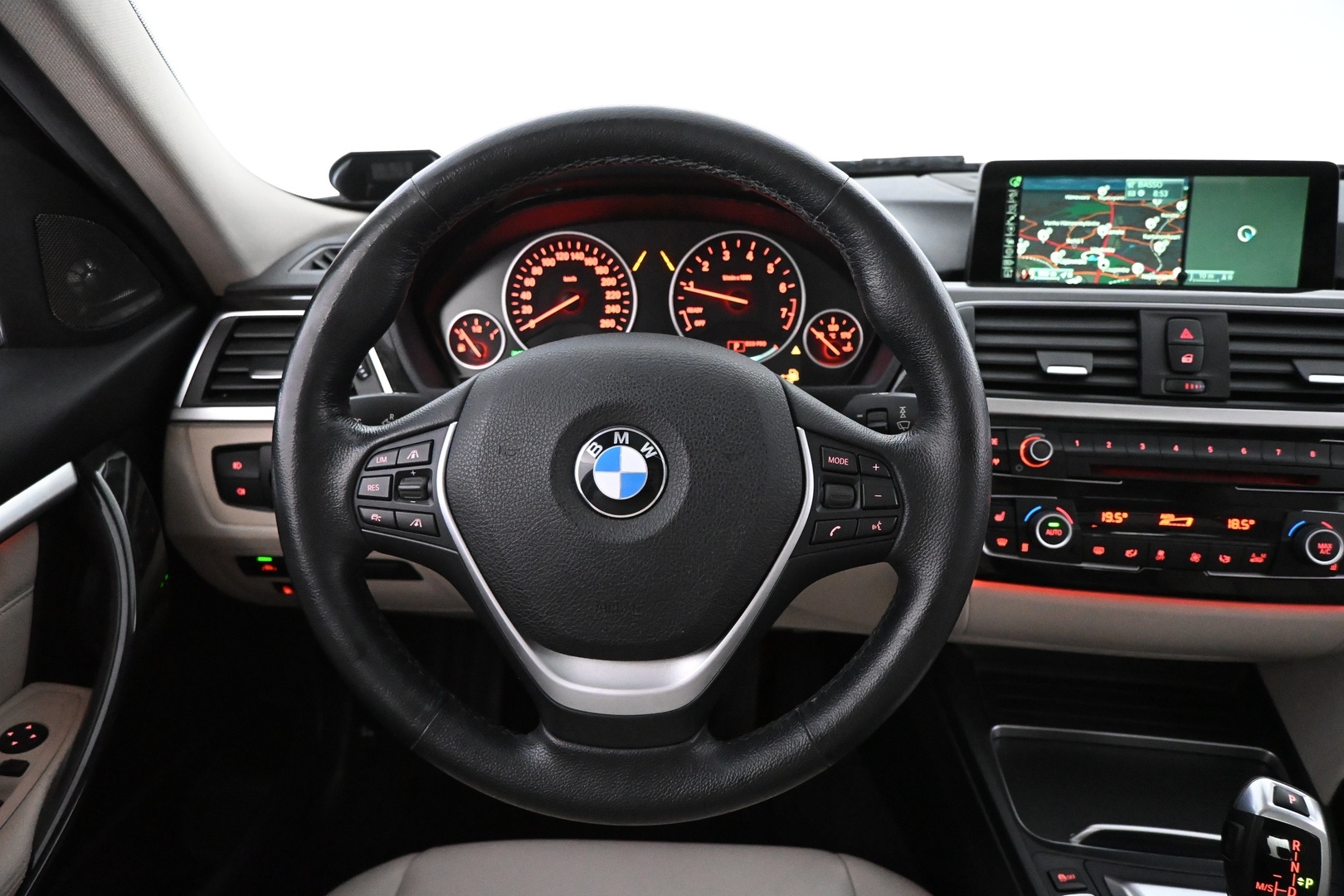 BMW 330 2016