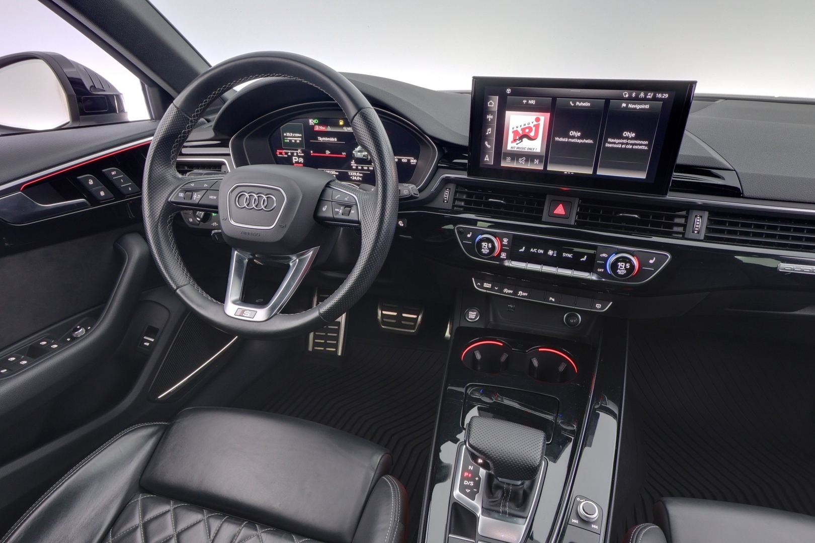 AUDI A4 2021