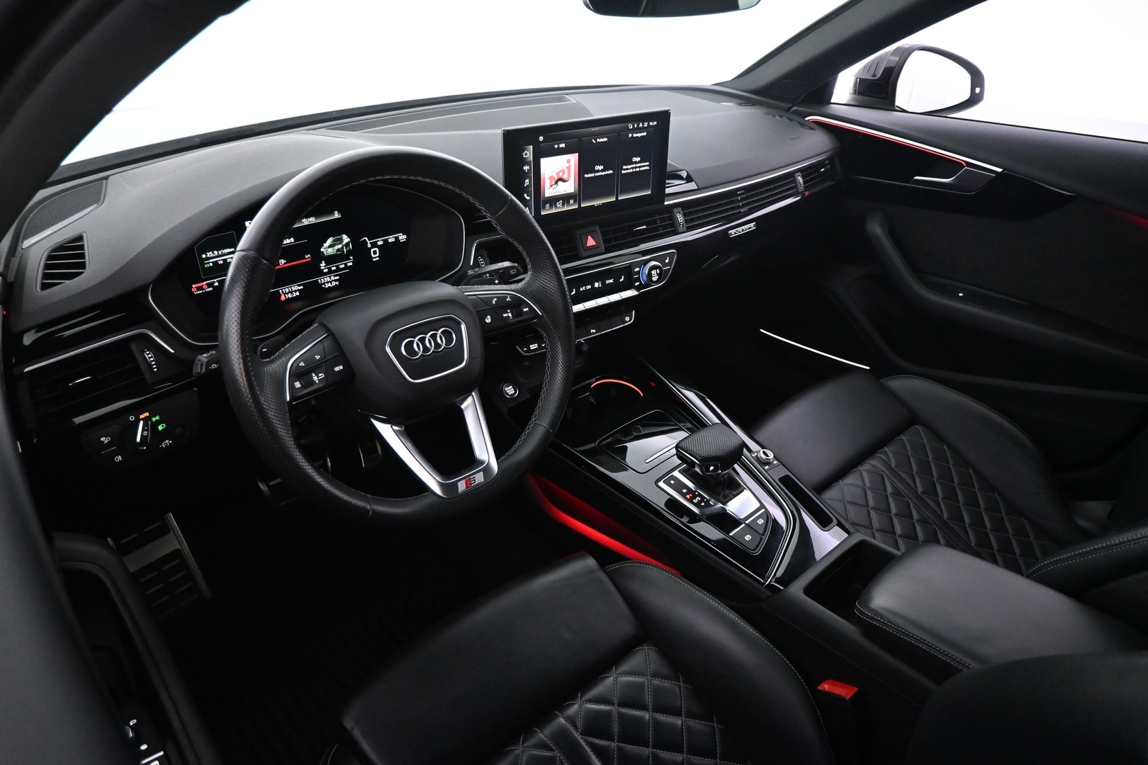 AUDI A4 2021