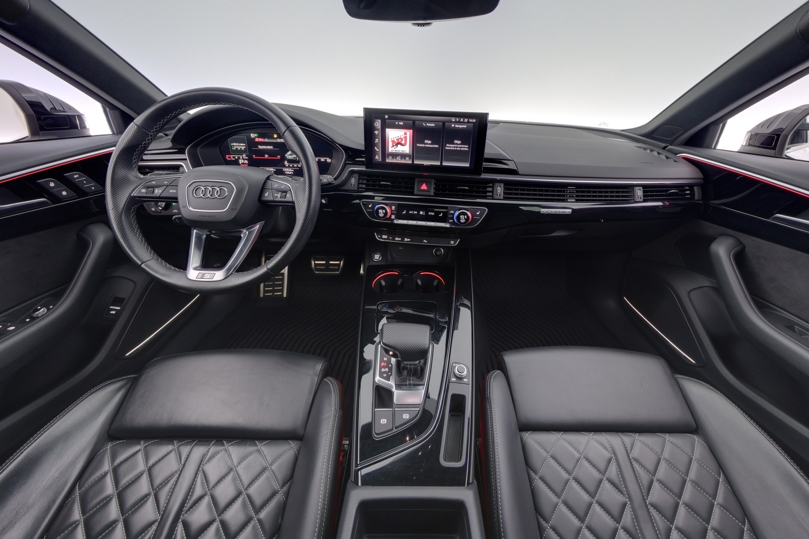 AUDI A4 2021