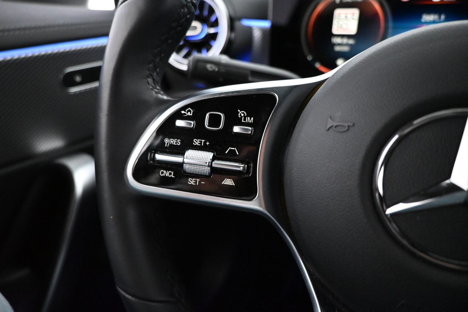 MERCEDES-BENZ CLA 2023