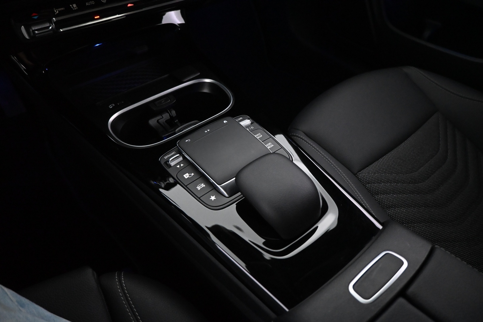 MERCEDES-BENZ CLA 2023