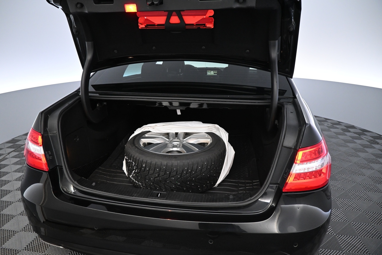 MERCEDES-BENZ E 2011