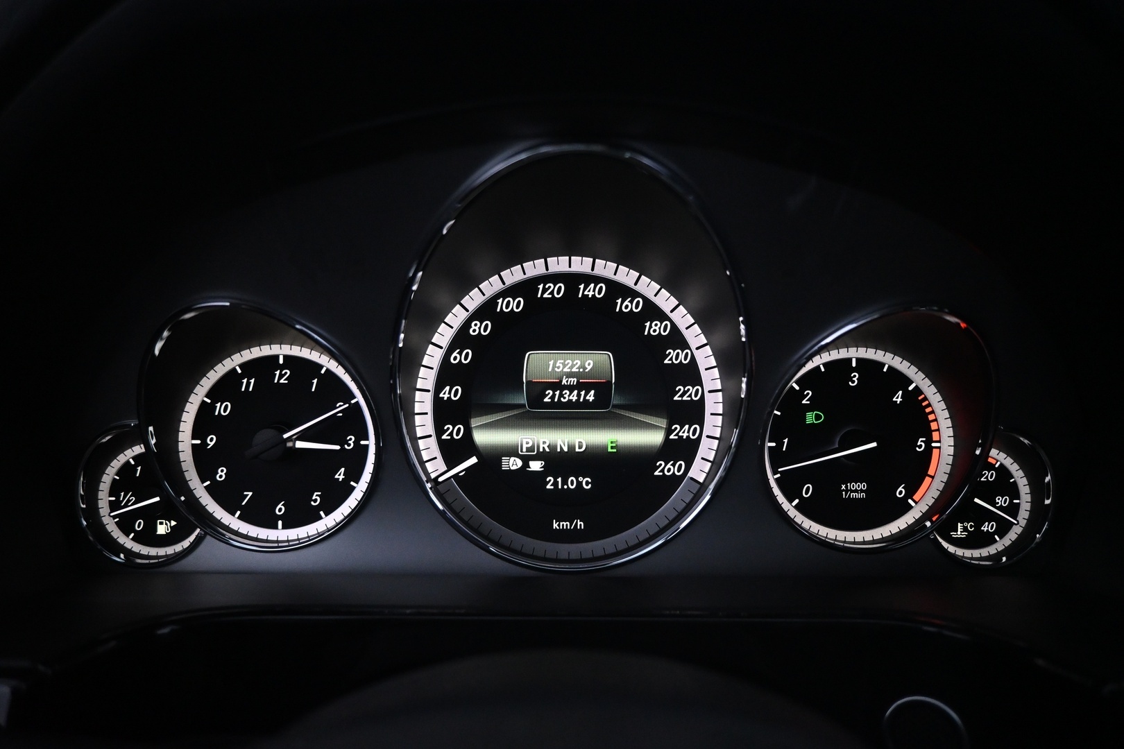 MERCEDES-BENZ E 2011