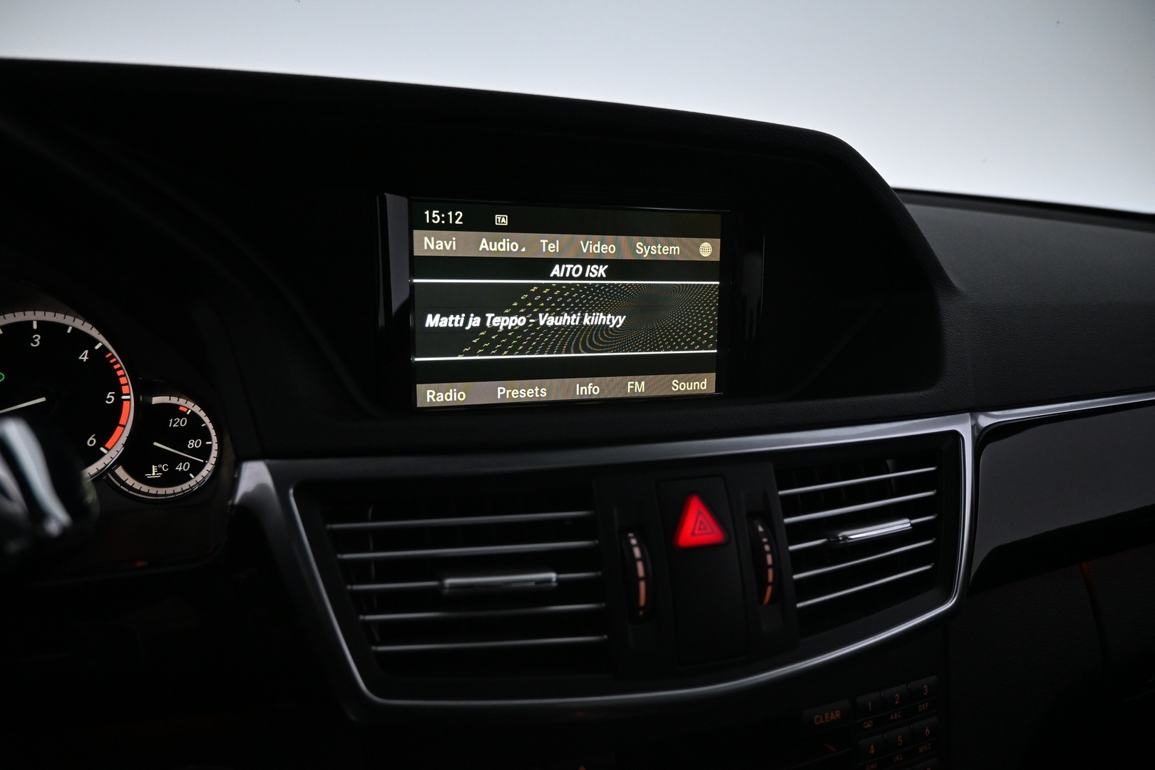 MERCEDES-BENZ E 2011