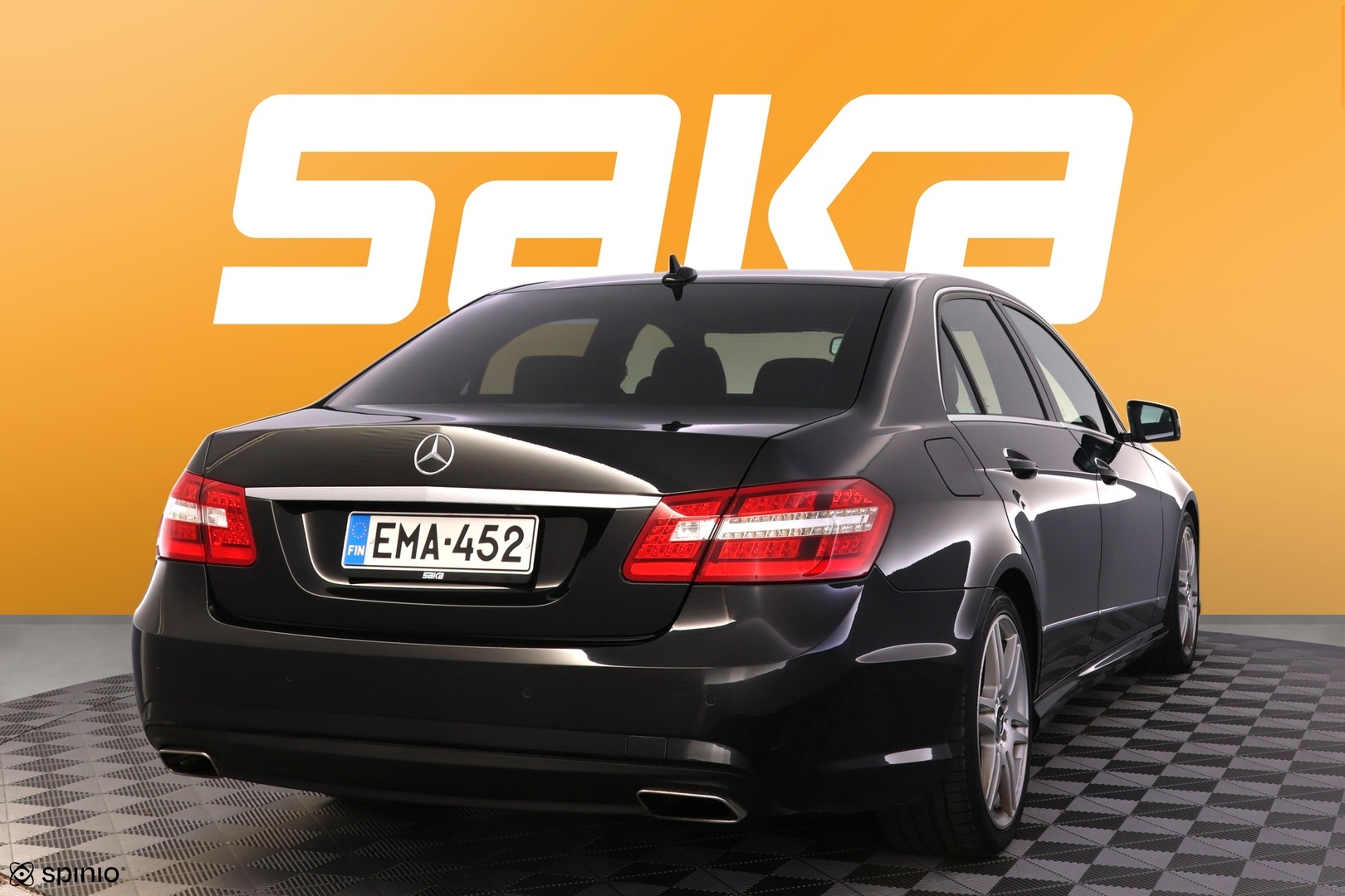 MERCEDES-BENZ E 2011