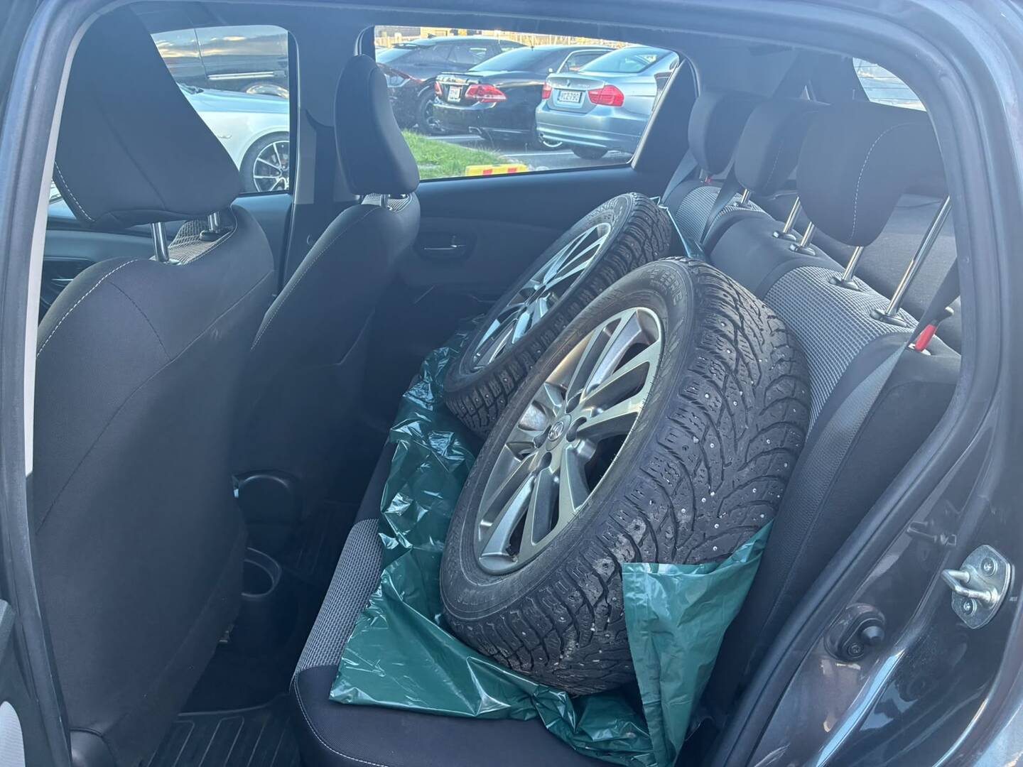 TOYOTA Yaris 2015