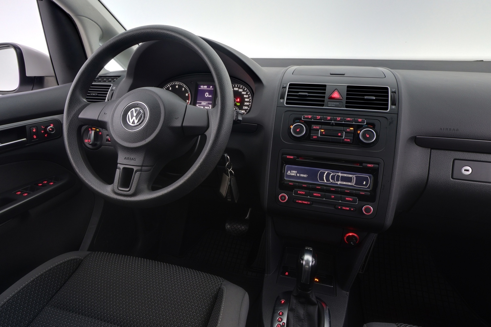 VOLKSWAGEN Touran 2012
