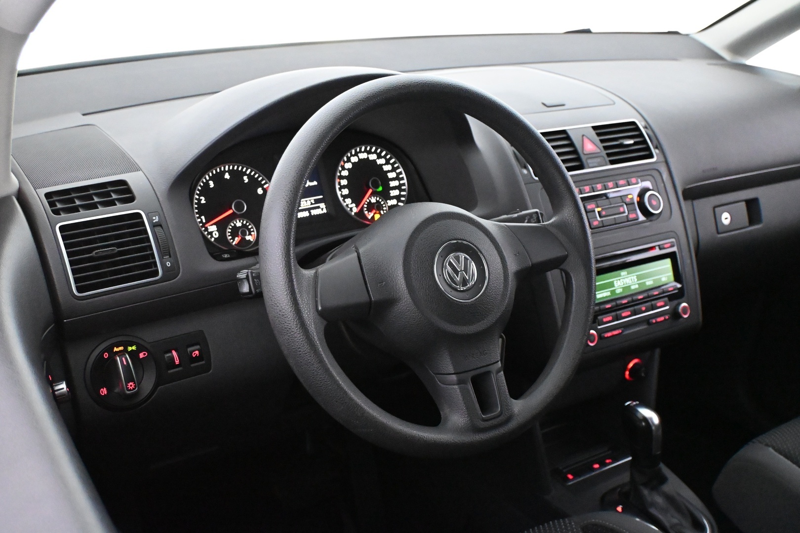 VOLKSWAGEN Touran 2012
