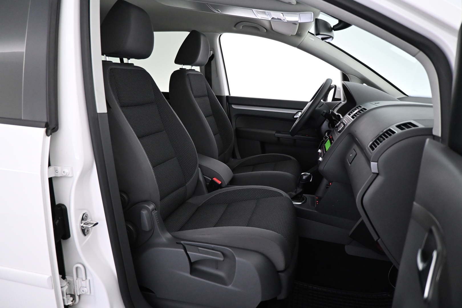 VOLKSWAGEN Touran 2012