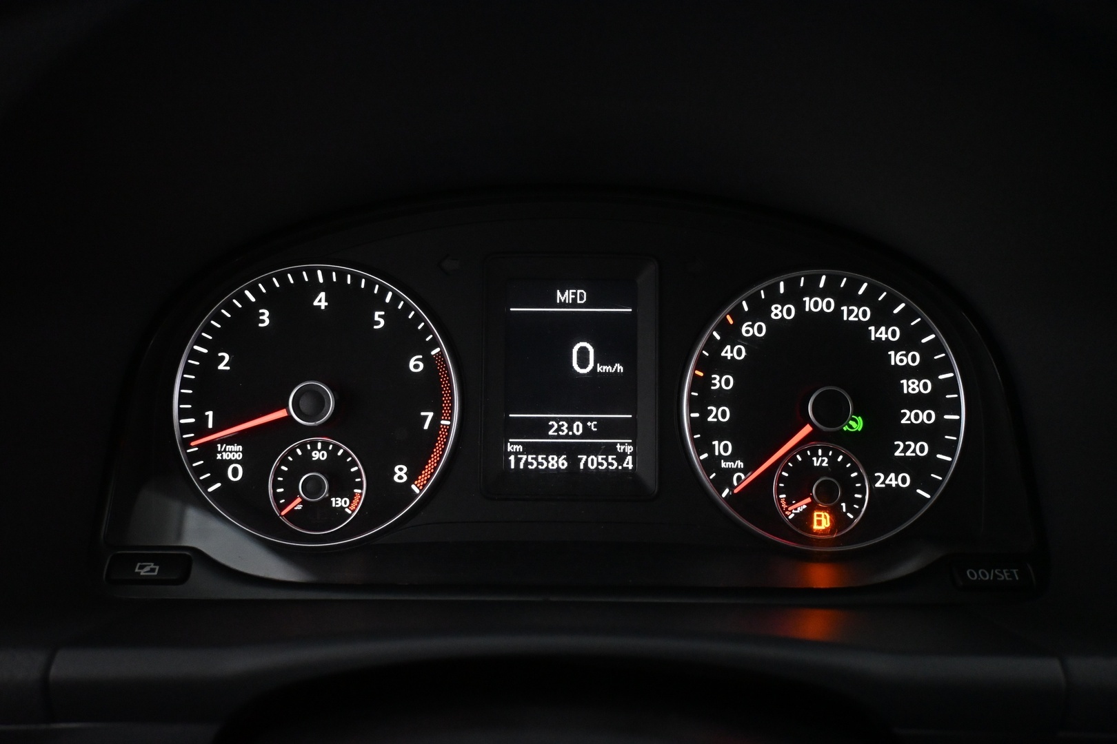 VOLKSWAGEN Touran 2012