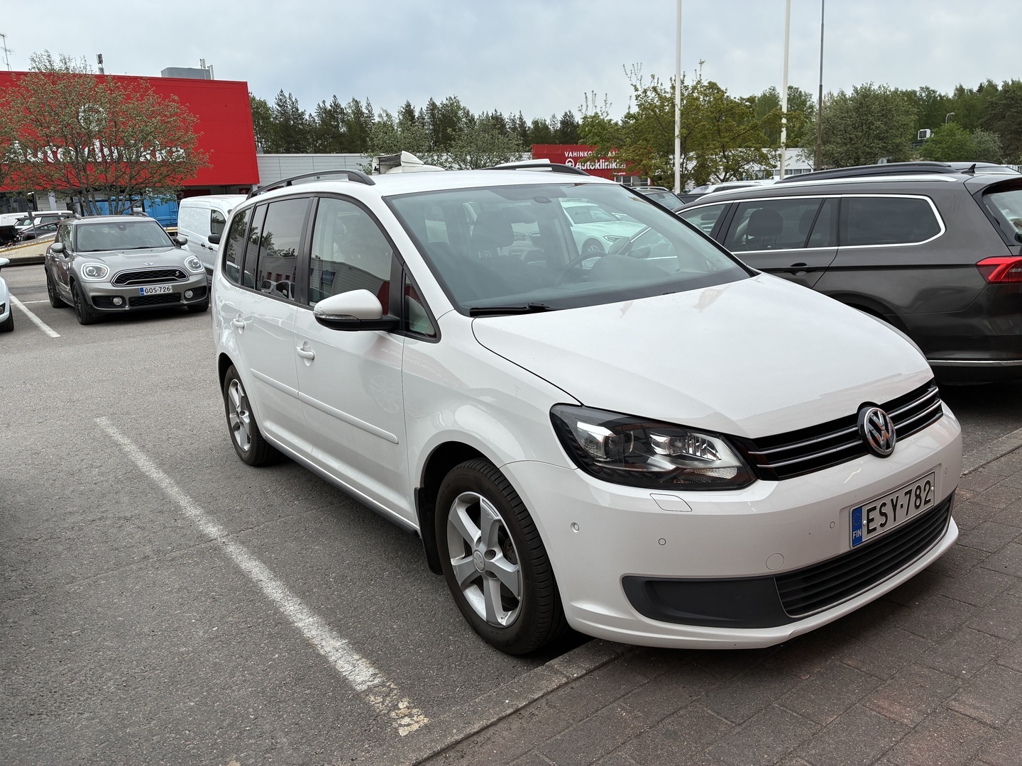VOLKSWAGEN Touran 2012