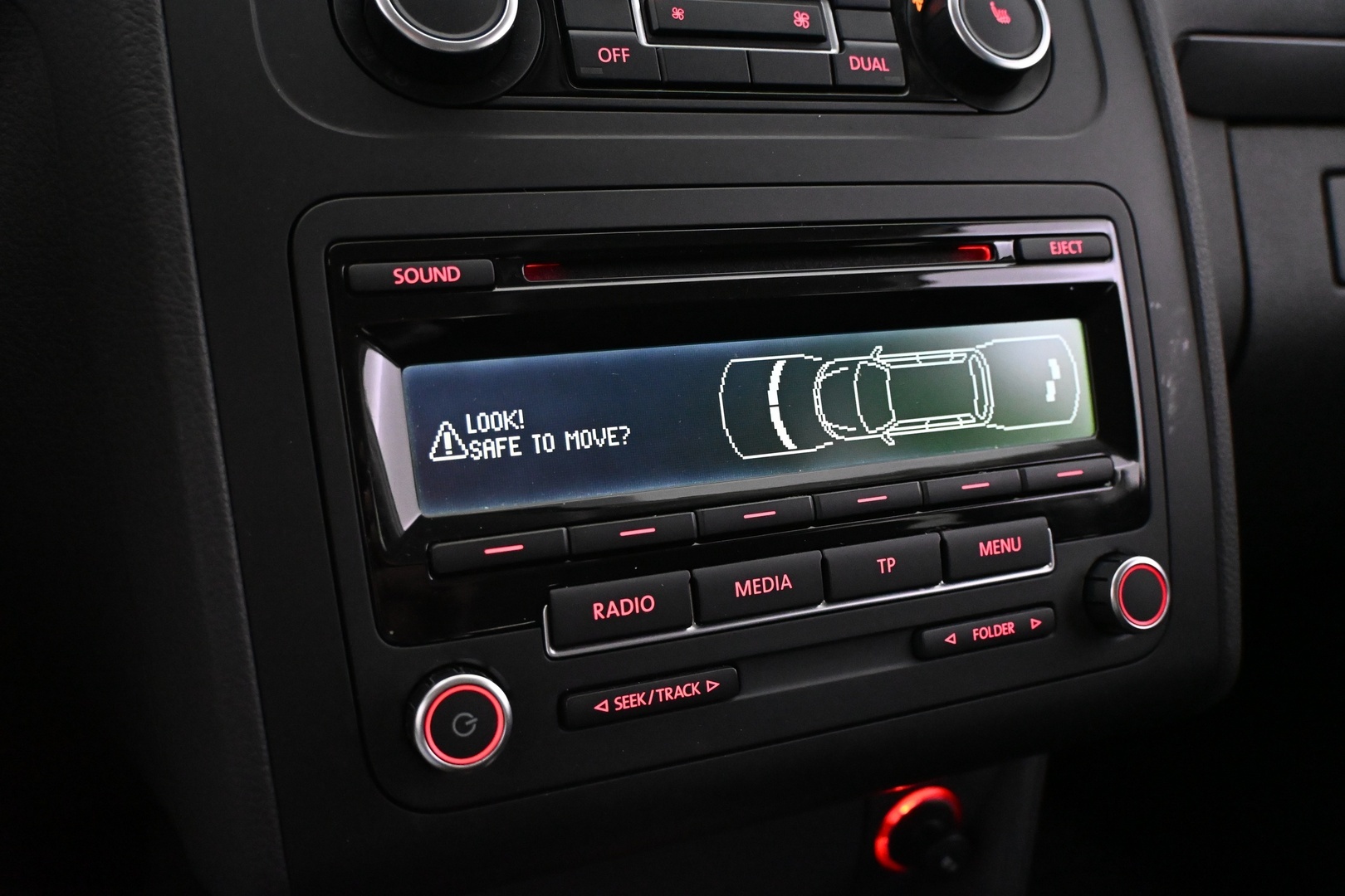 VOLKSWAGEN Touran 2012