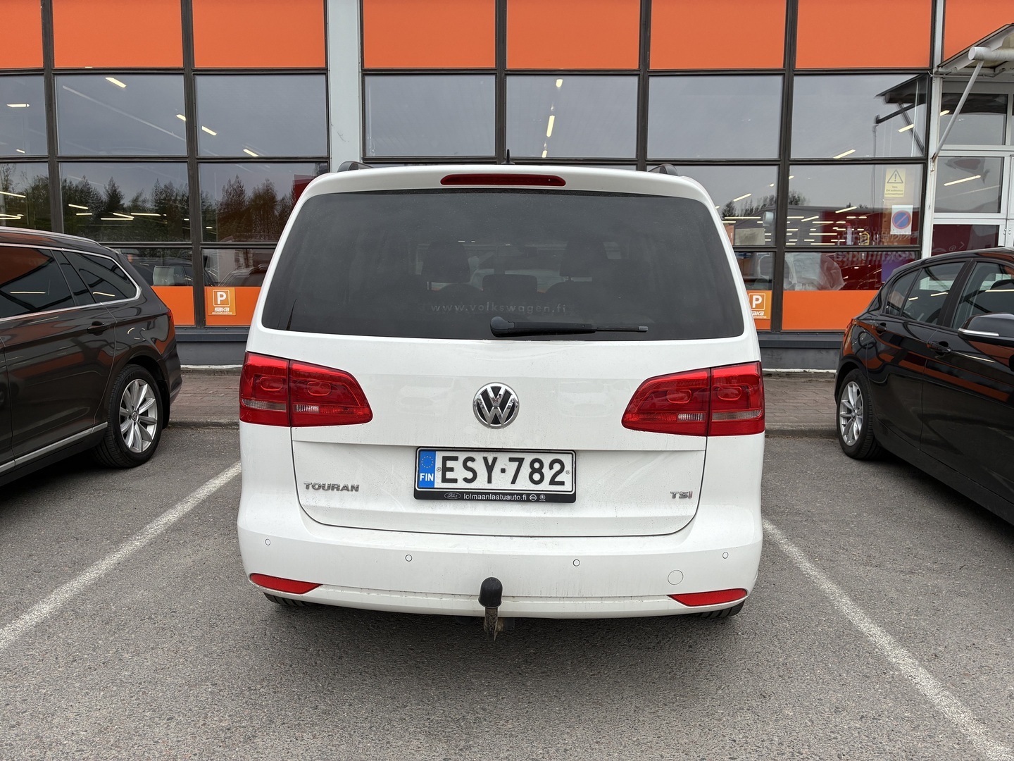 VOLKSWAGEN Touran 2012