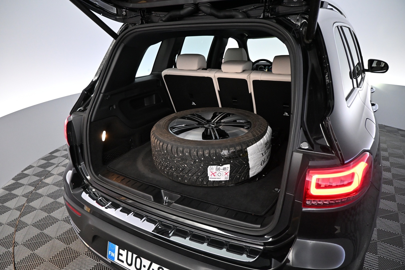 MERCEDES-BENZ EQB 2023