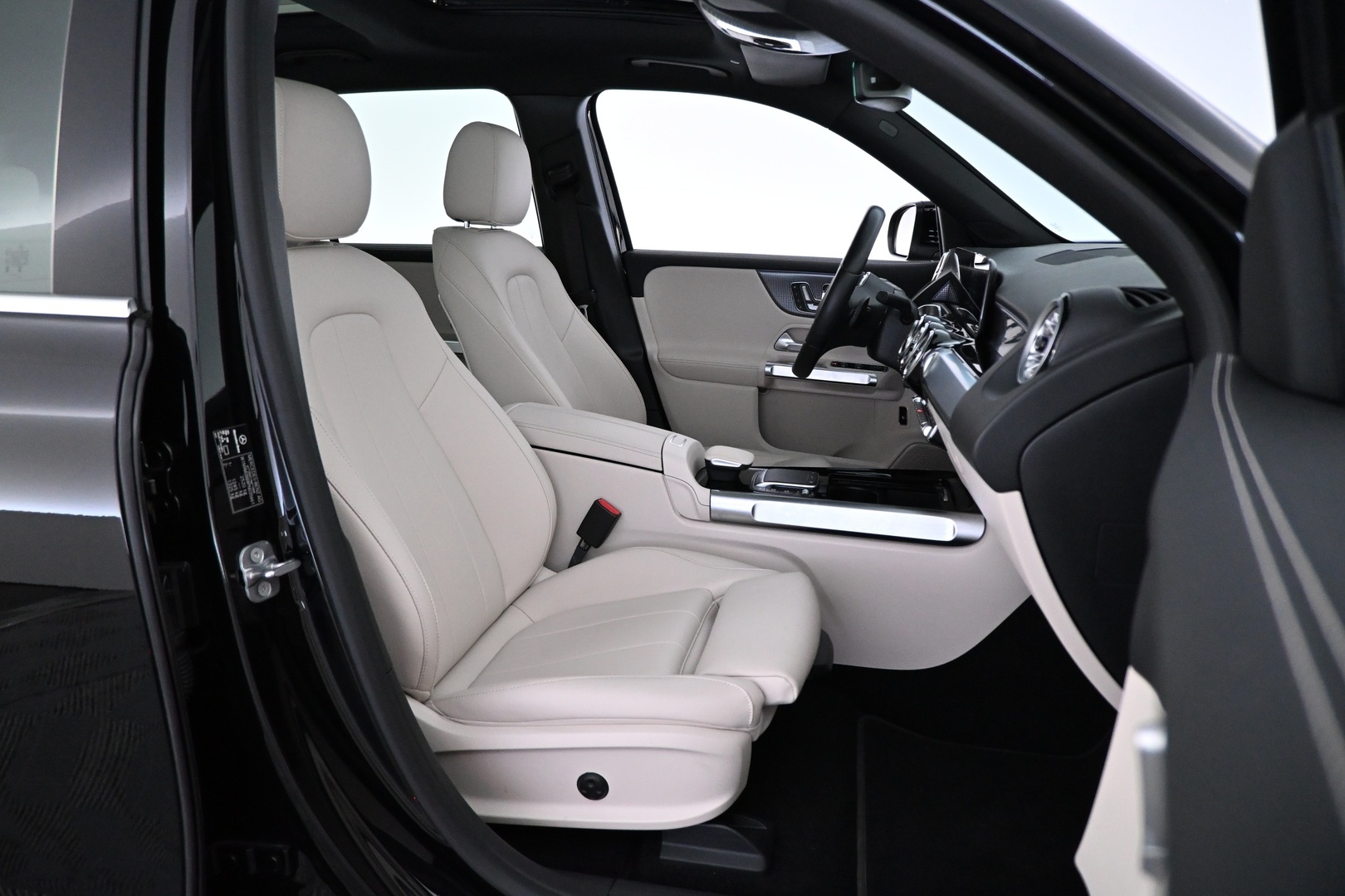 MERCEDES-BENZ EQB 2023