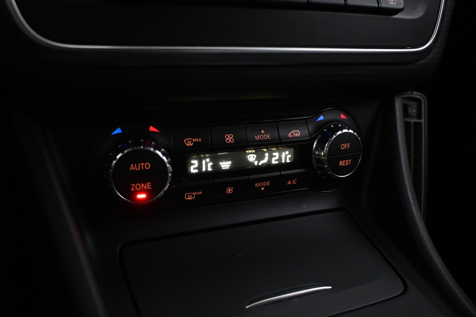 MERCEDES-BENZ A 2014