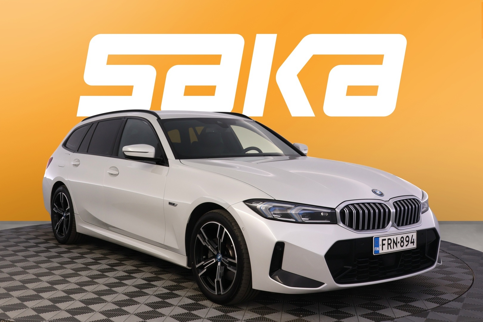 BMW 330 2023
