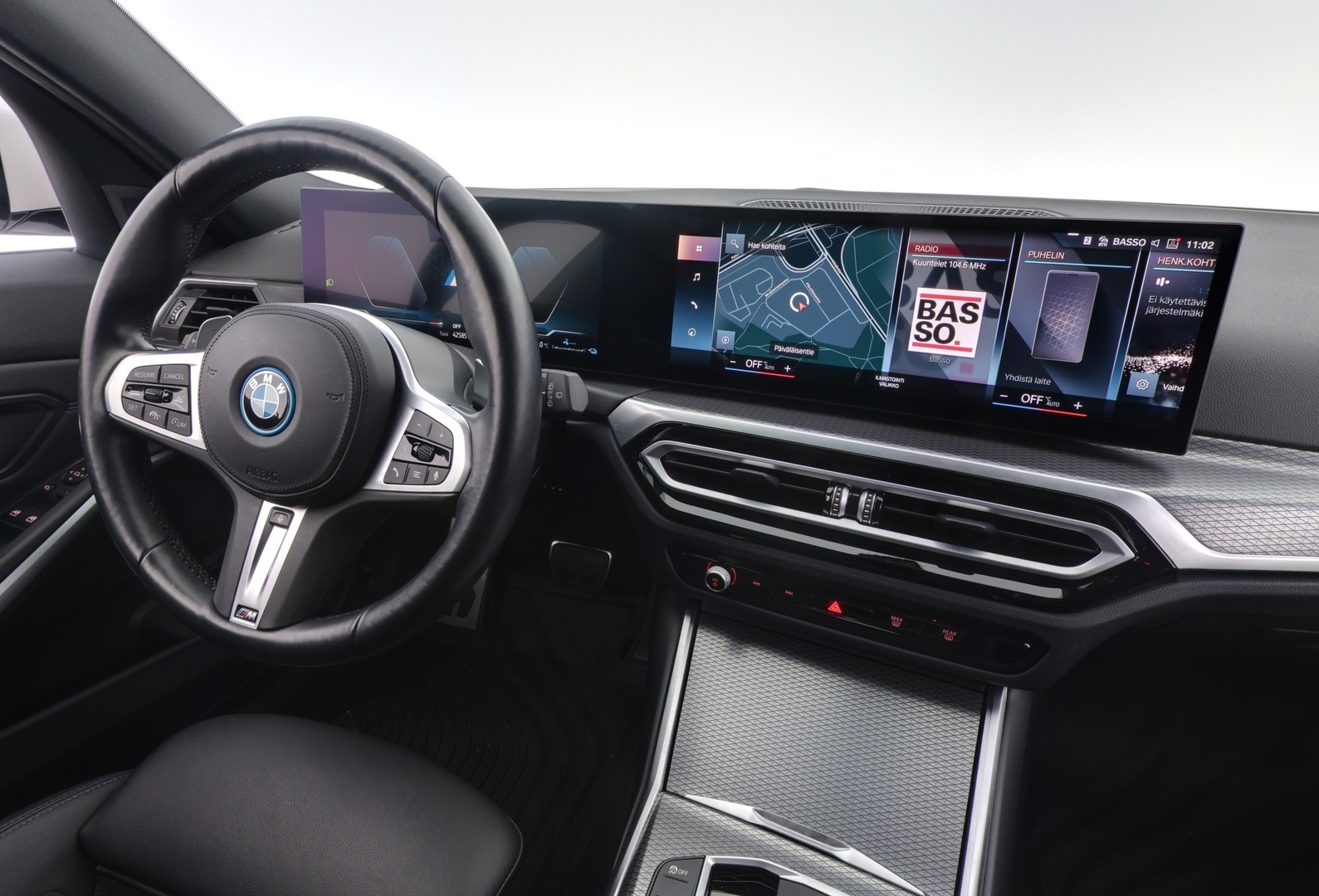 BMW 330 2023