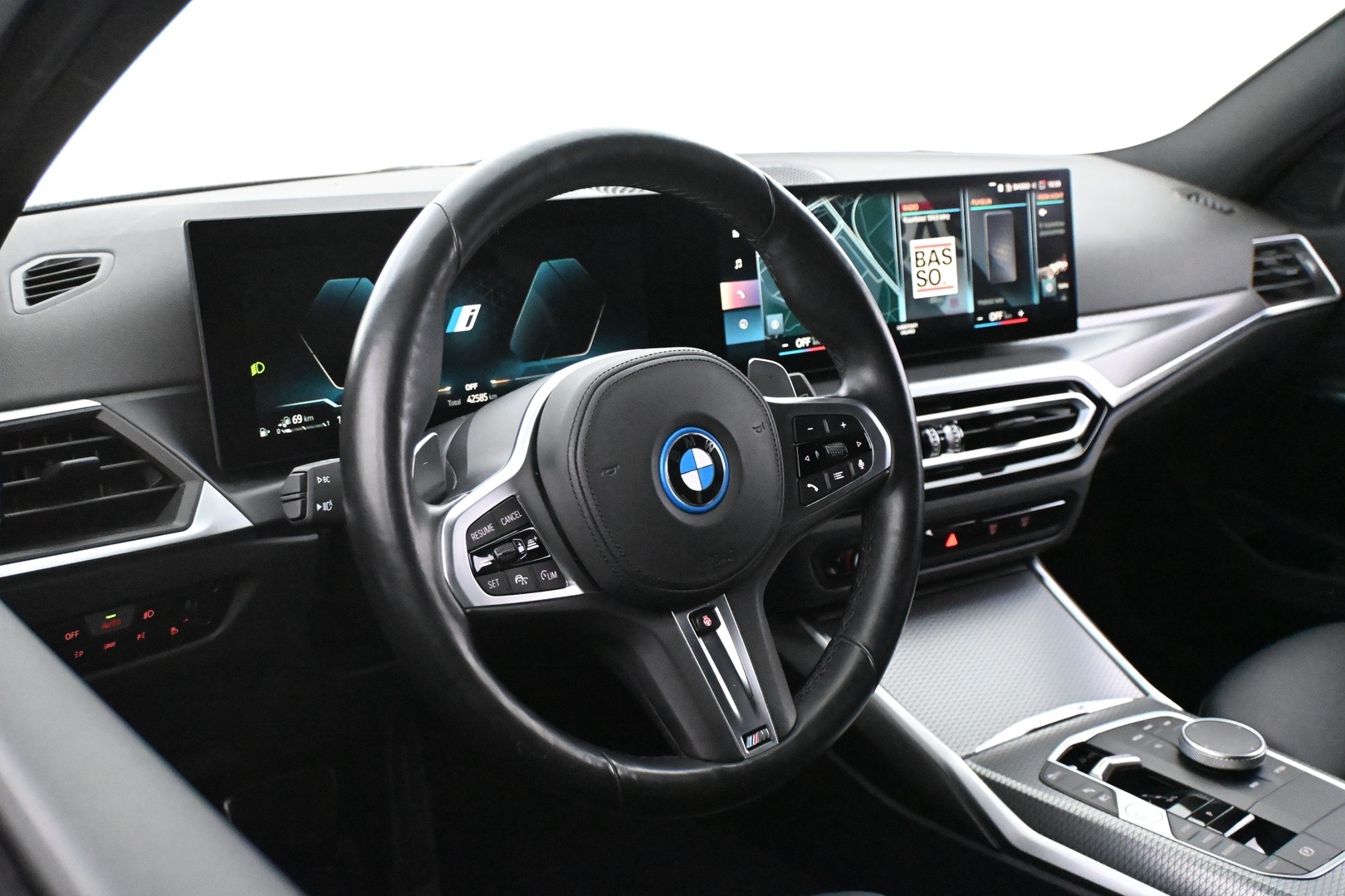 BMW 330 2023