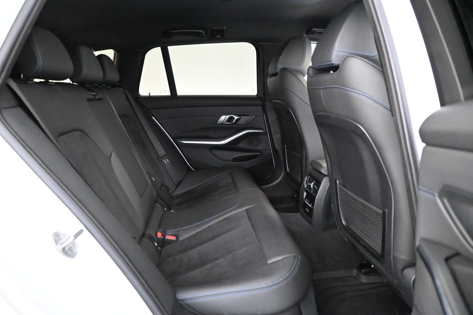 BMW 330 2023