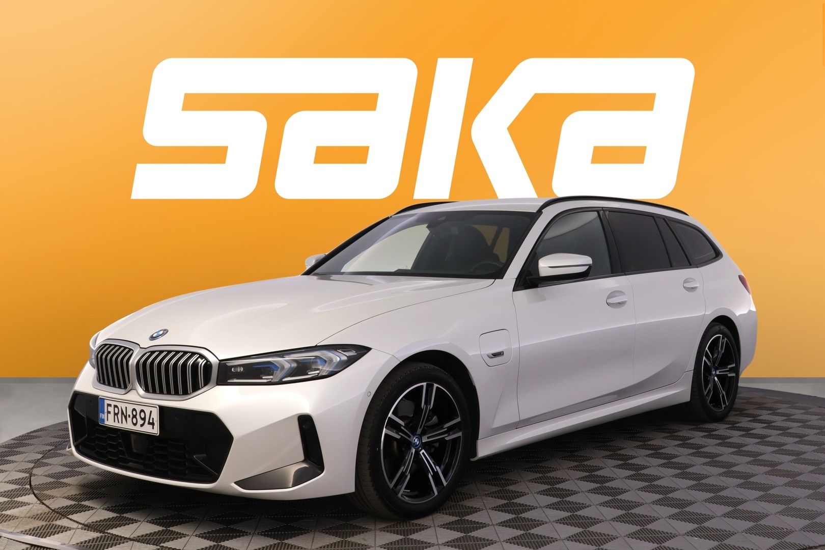 BMW 330 2023