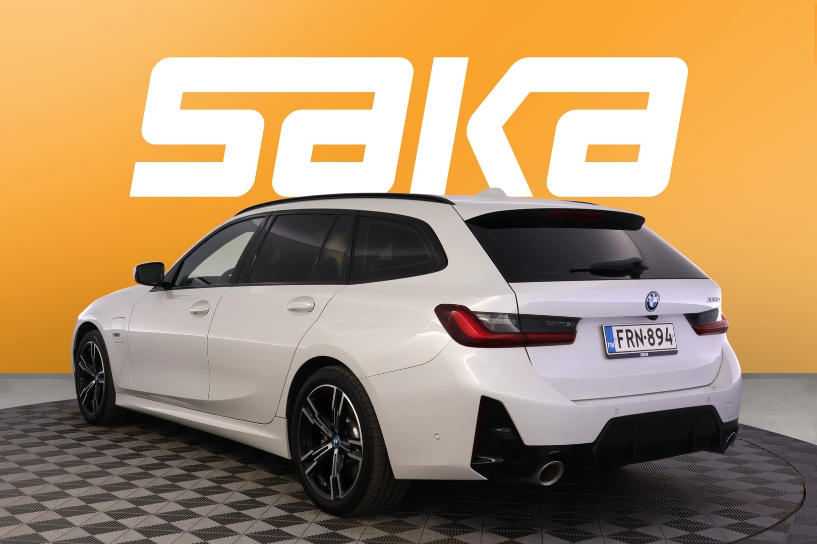 BMW 330 2023