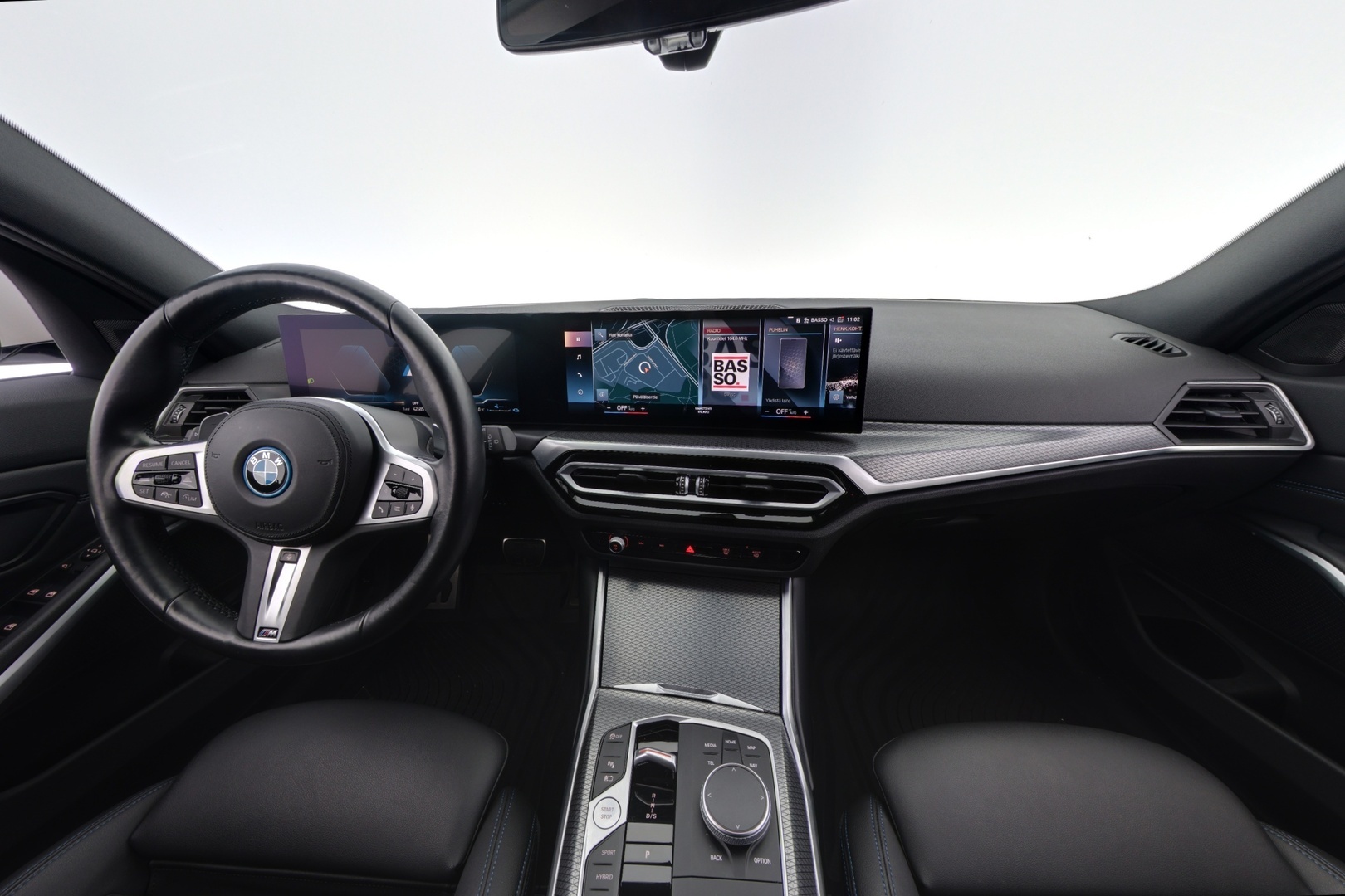 BMW 330 2023